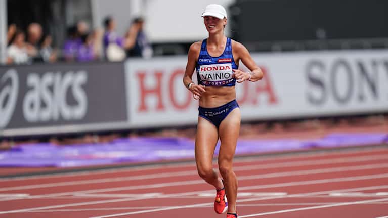 Alisa Vainio taisteli maaliin raastavalla Tokion MM-maratonilla.