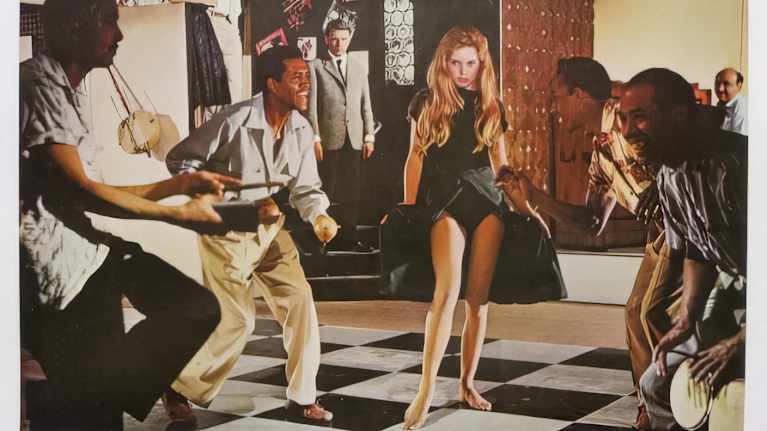 Elokuvan ...ja Jumala loi naisen mainosjuliste, jossa Brigitte Bardot tanssii paljasjaloin mustien soittajien keskellä.