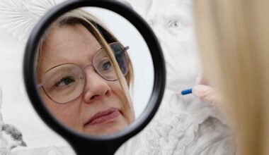 Elämme selfie-tulvassa mutta taiteilijat uskovat omakuviin – niissä saa olla epätäydellinen | Kulttuuri