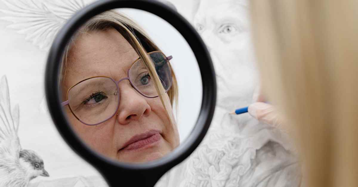 Elämme selfie-tulvassa mutta taiteilijat uskovat omakuviin – niissä saa olla epätäydellinen | Kulttuuri