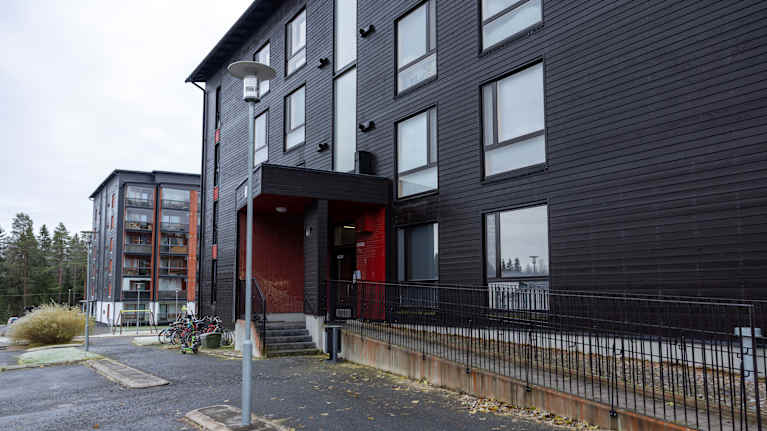 Asunto-osakeyhtiö Seinäjoen Mäihä, As oy Tuohi taampana.