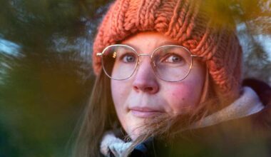 Mari Laaksonen luuli kärsivänsä synnytys­masennuksesta, mutta taustalla olikin jotain pysyvämpää | Akuutti