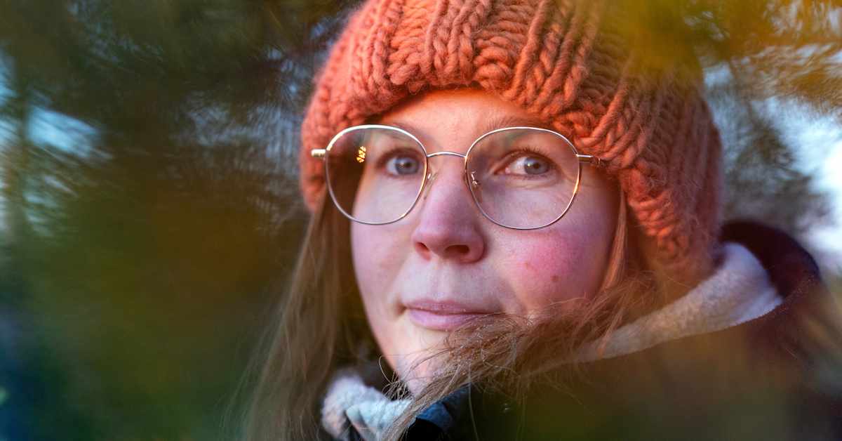 Mari Laaksonen luuli kärsivänsä synnytys­masennuksesta, mutta taustalla olikin jotain pysyvämpää | Akuutti