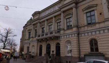 Ylen tiedot: Vanhan Ylioppilastalon hinnaksi arvioitu 12 miljoonaa euroa – Helsingin yliopisto perustamassa säätiön ostajaksi | Kotimaa