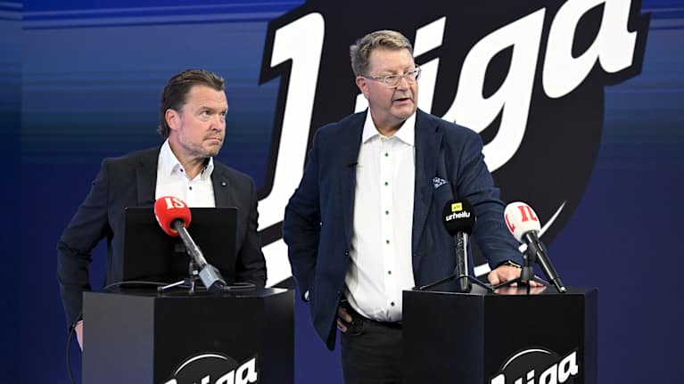 Jyrki Seppä sekä Mikko Pulkkinen SM-liiga Oy:n tiedotustilaisuudessa Helsingissä 27. marraskuuta 2025.