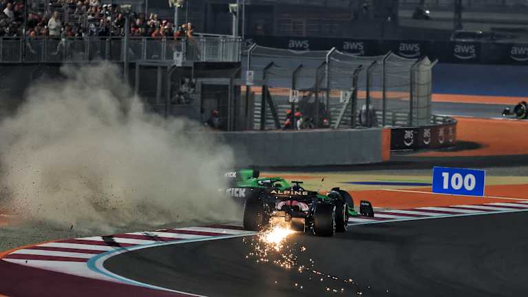 Nico Hülkenberg ja Pierre Gasly kolaroivat Qatarissa 30.11.2025. 