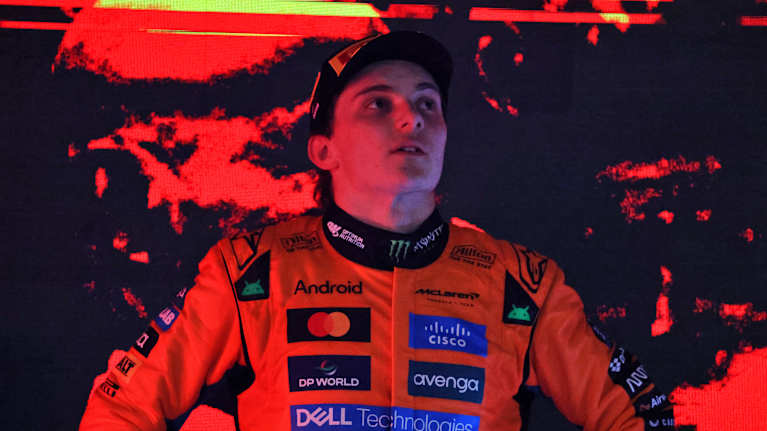 Oscar Piastri Qatarin F1-kisan podiumilla 30.11.2025.