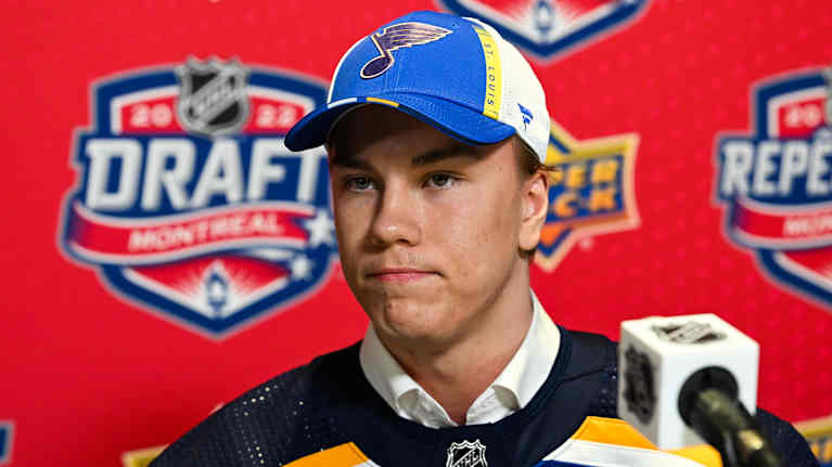 Aleksanteri Kaskimäki mediatilaisuudessa.