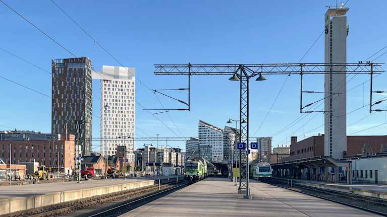 Tornitaloja rautatieaseman kupeessa, havainnekuva.