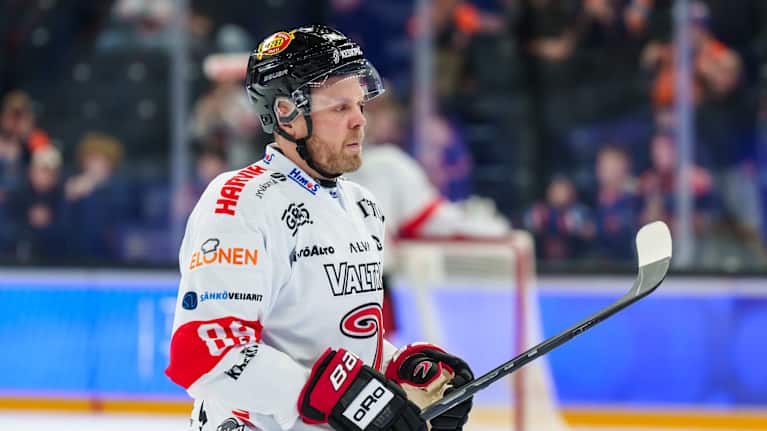 Antti Tyrväinen (89), JYP ajettiin ulos Tappara-pelistä 3.12.2025.