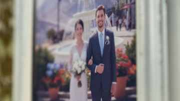 Naisen ja miehen vihkikuva.