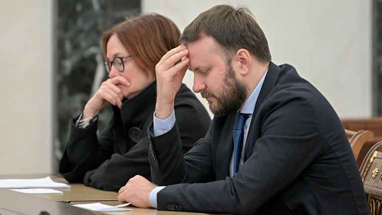 Venäjän keskuspankin puheenjohtaja Elvira Nabiullina ja Venäjän presidentin avustaja Maksim Oreškin.