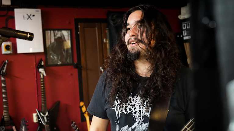 Death metal -yhtye Azatoth treenaamassa treenikämpillään Espoon Juvanmalmilla.  