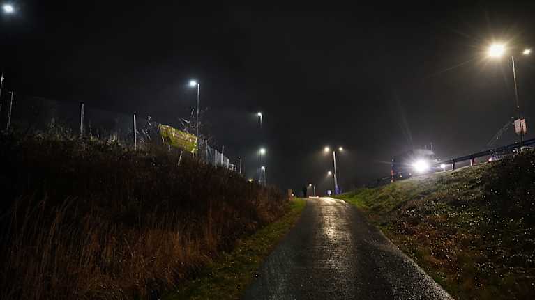 Death metal -yhtye Azatoth treenaamassa treenikämpillään Espoon Juvanmalmilla, paikallisia maisemia. 