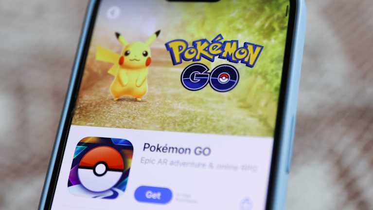 Pokemon GO -peli puhelimen näytöllä.