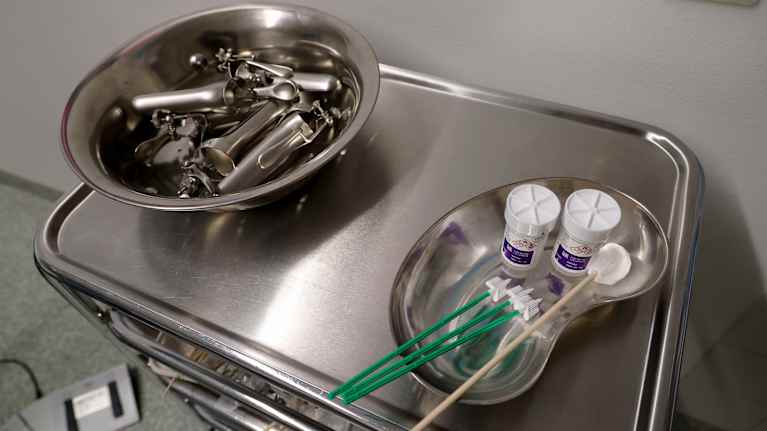 HPV- TESTI LAITTEITA PÖYDÄLLÄ