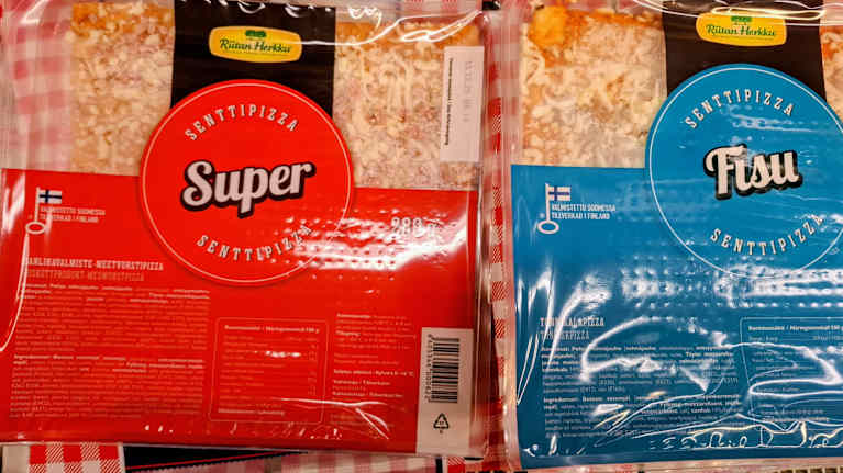 Kaksi erilaista Senttipizzaa esillä pussipakkauksissa. 