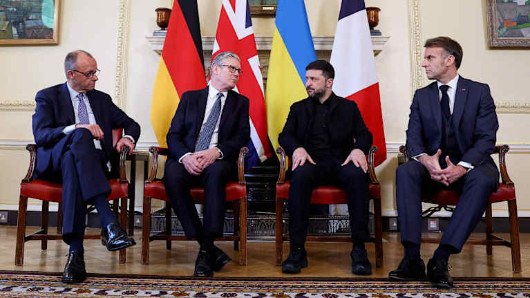 Saksan liittokansleri Merz, Britannian pääministeri Starmer, Ukrainan presidentti Zelenskyi ja Ranskan presidentti Macron tapaamisessa.