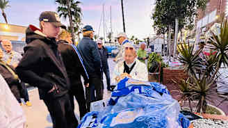 Malaga CF:n suomalaisfanit lähdössä ottelureissuun Fuengirolasta marraskuussa 2025. 