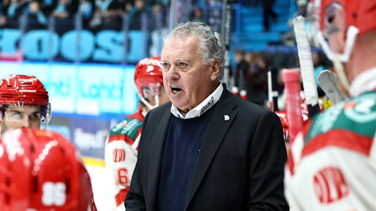 Doug Shedden Vaasan Sportin päävalmentajana.