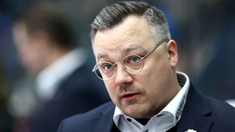 Juuso Hahl Sportin päävalmentajana.