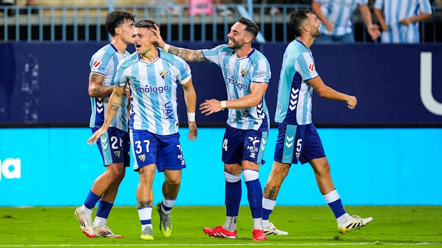 Malaga CF:n pelaajat juhlivat maalia Real Sociedadin kakkosjoukkuetta vastaan elokuussa 2025. 