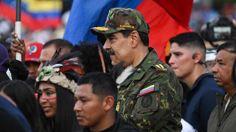 Venezuelan presidentti Nicolas Maduro sotilaspuvussa.