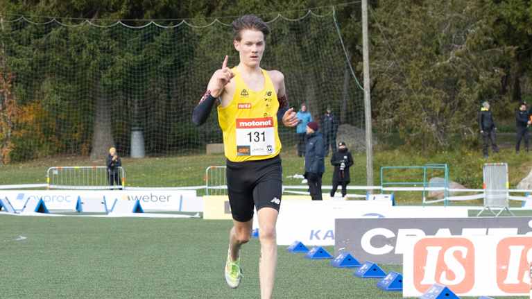 Leo Rajaniemi on 16-vuotias juoksijalupaus.