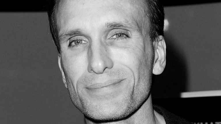 Mustavalkokuva Peter Greenestä.