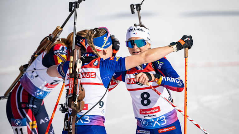 Oceane Michelon ja Jeanne Richard ampumahiihdon maailmancupissa.