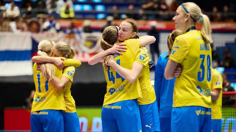 Ruotsalaispelaajat halasivat toisiaan.