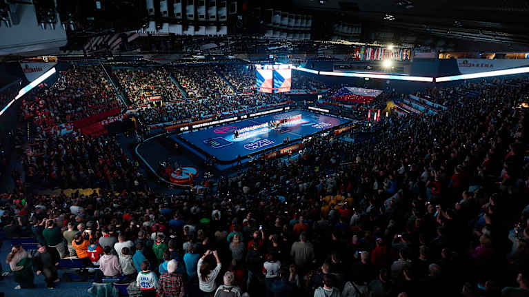 Ostravan areena täynnä.