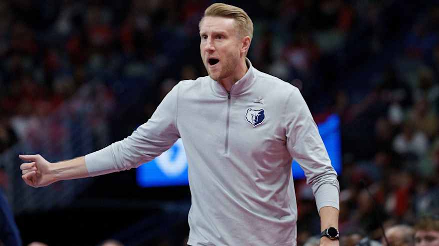 Tuomas Iisalo Memphisin NBA-päävalmentajana.