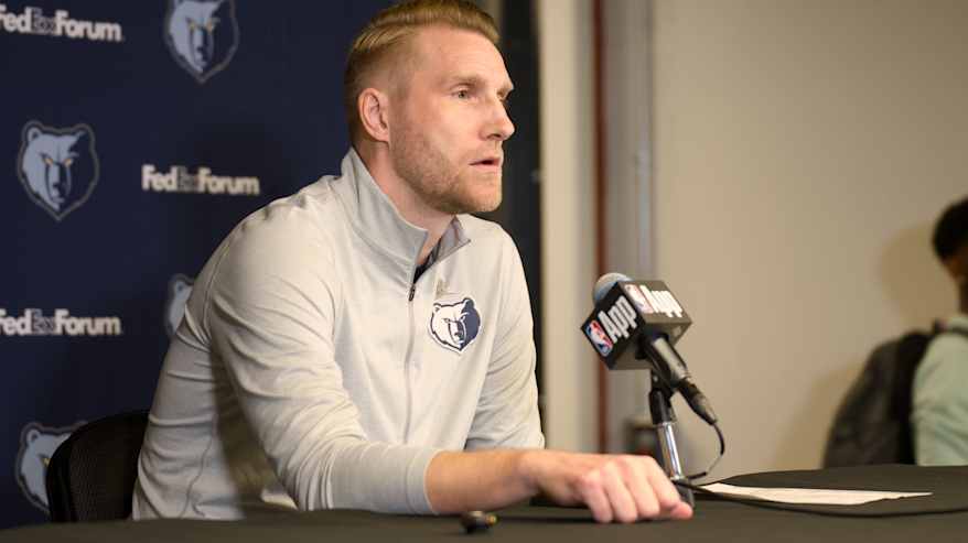 Tuomas Iisalo Memphis Grizzliesin päävalmentajana.