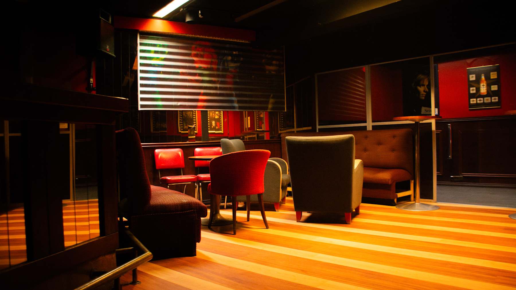 Kuvassa on Hyvinkään Hopealyhty-yökerhon sisätilaa. Hopealyhty sulkee ovensa vuoden 2025 lopussa.