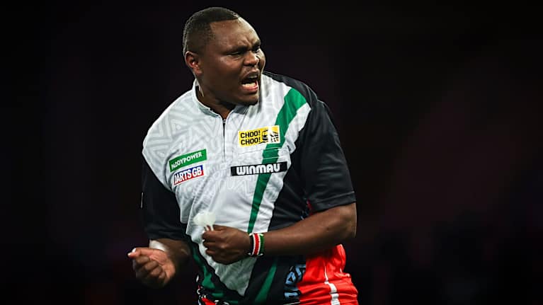 David Munyua tuulettaa voittoaan.