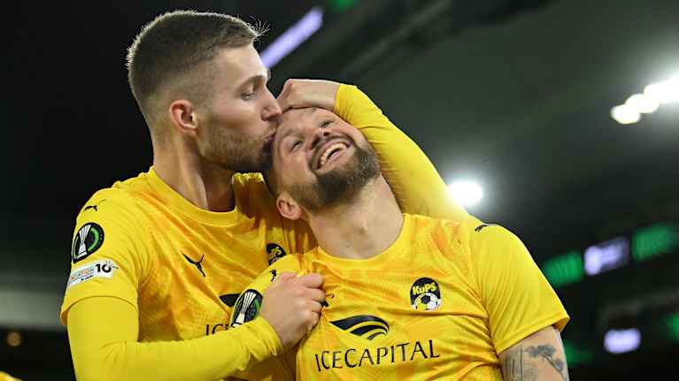 Doni Arfi ja Piotr Parzyszek juhlivat.