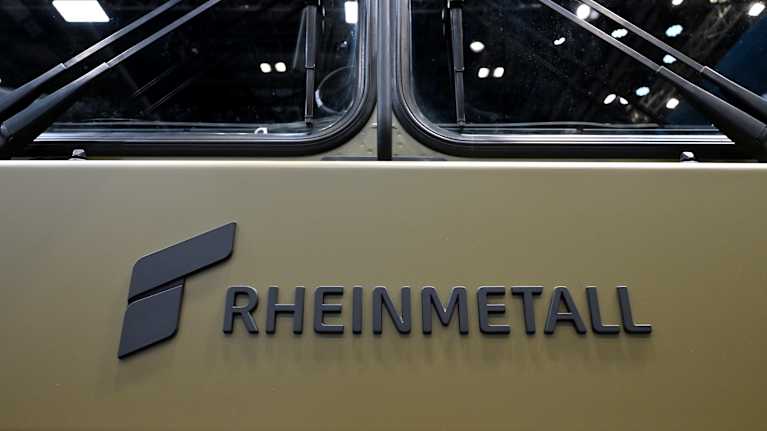 Rheinmetall-logo ajoneuvon kyljessä.