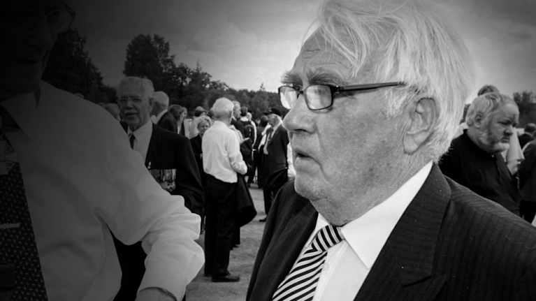 Entinen kansanedustaja Taisto Tähkämaa mustavalkoisessa kuvassa.