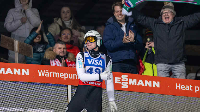 Domen Prevcin hyppypuku.