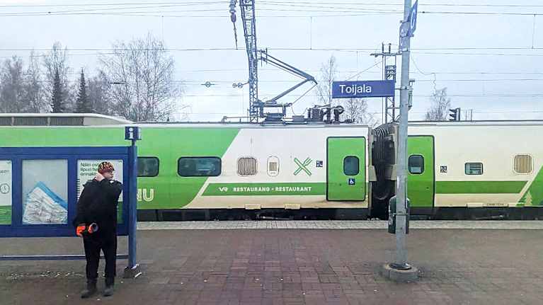 Juna seisoo Toijalan asemalla.