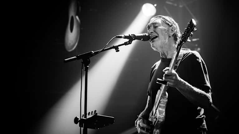 Chris Rea esiintymässä.