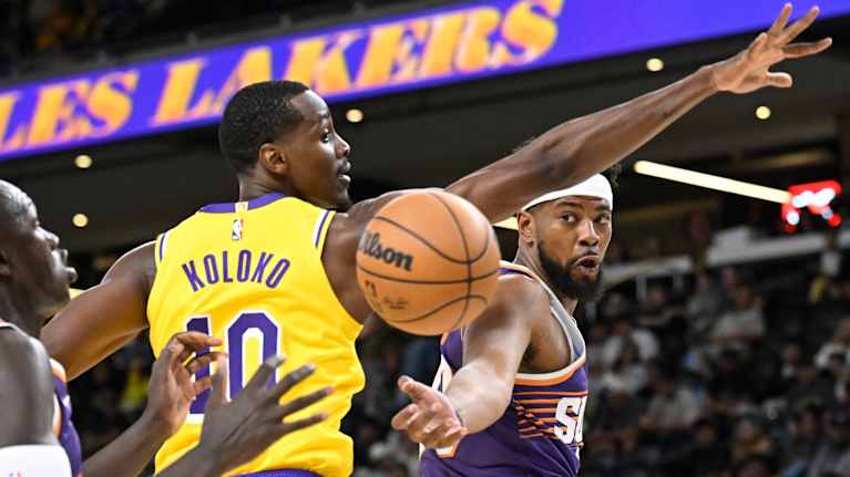 Los Angeles Lakersissa viime kaudella pelannut sentteri Christian Koloko on Tuomas Iisalon luotsaaman Memphis Grizzliesin uusin vahvistus. 