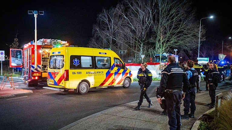 Pelastusviranomaisia Nunspeetin kaupungissa Hollannissa.