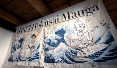 Maailmalla kiertänyt näyttely saapui viiden vuoden valmistelun jälkeen Suomeen – teoksia pitää lukea ”väärinpäin” | Kulttuuri