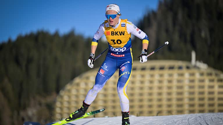 Linn Svahn åker skidor.