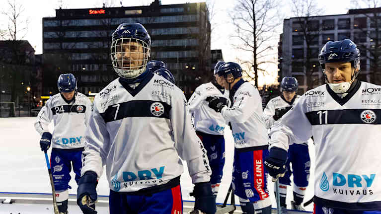 Botnian joukkuetta Brahen kentällä Helsingissä.