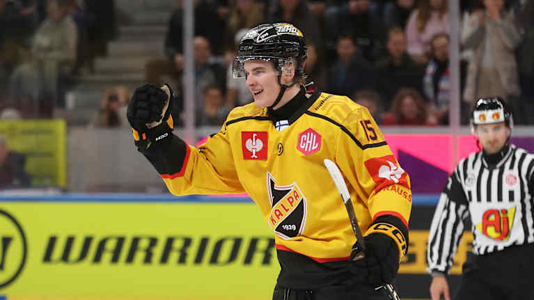 Tuukka Korkiakoski CHL-ottelussa.