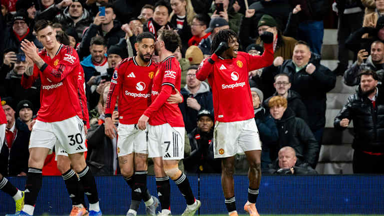 Patrick Dorgu juhlii maaliaan Newcastlen verkkoon 26.12.2025.