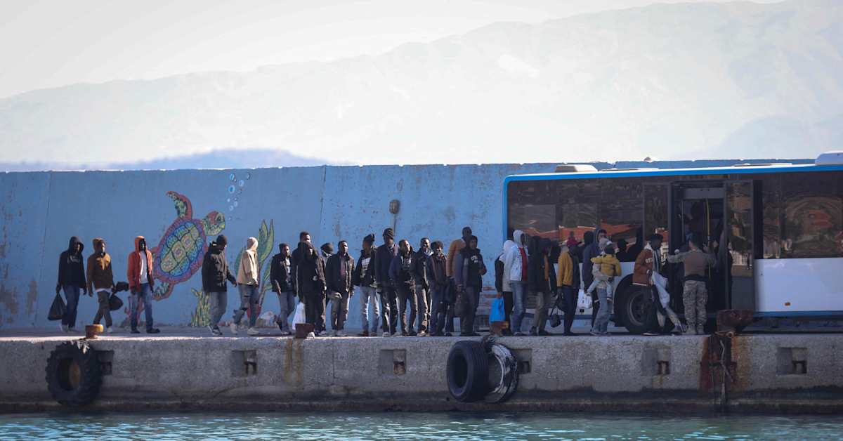 Kreikan rannikko­vartiosto on pelastanut viime päivinä satoja ihmisiä Kreetan edustalta | Uutisia lyhyesti